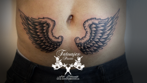 tatuaje-alas-angel-negro-y-gris-tataujes-pucon-by-nath-rodriguez-tattoo-artist-chile