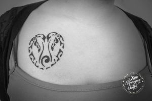 tatuaje-maori-corazón-pinguinos--tatuajes.pucon-by-nath-rodriguez-tatuajespucon